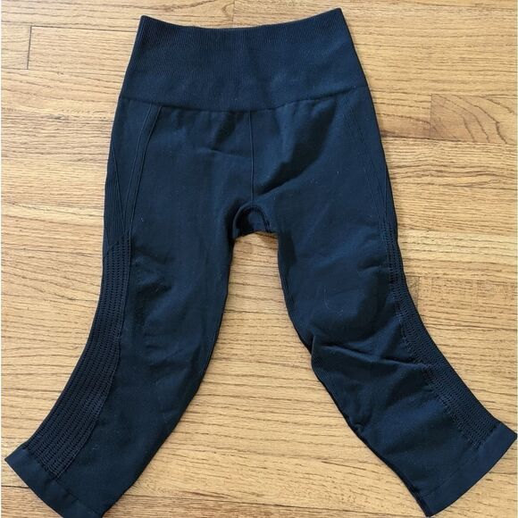 Lululemon In The Flow Black Cropped Leggings Sz 2 - Picture 4 of 4